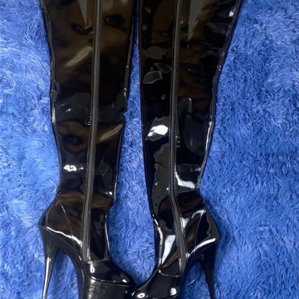 Thigh pleaser boots